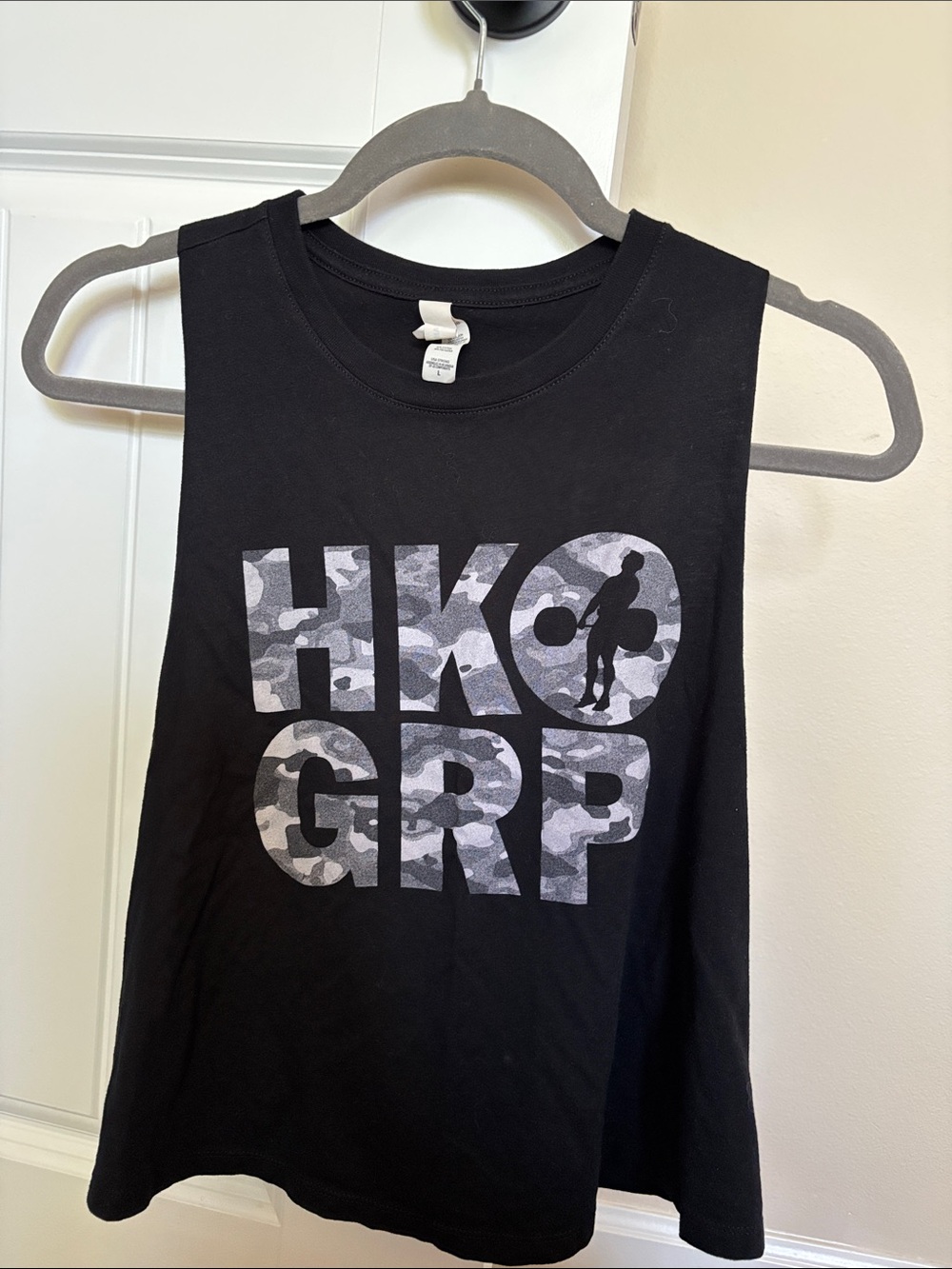 Black Hook Grip Crop Muscle Tank Top with Camo Print - large